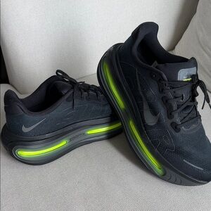 Nike Men's Black and Lime Athletic Shoes